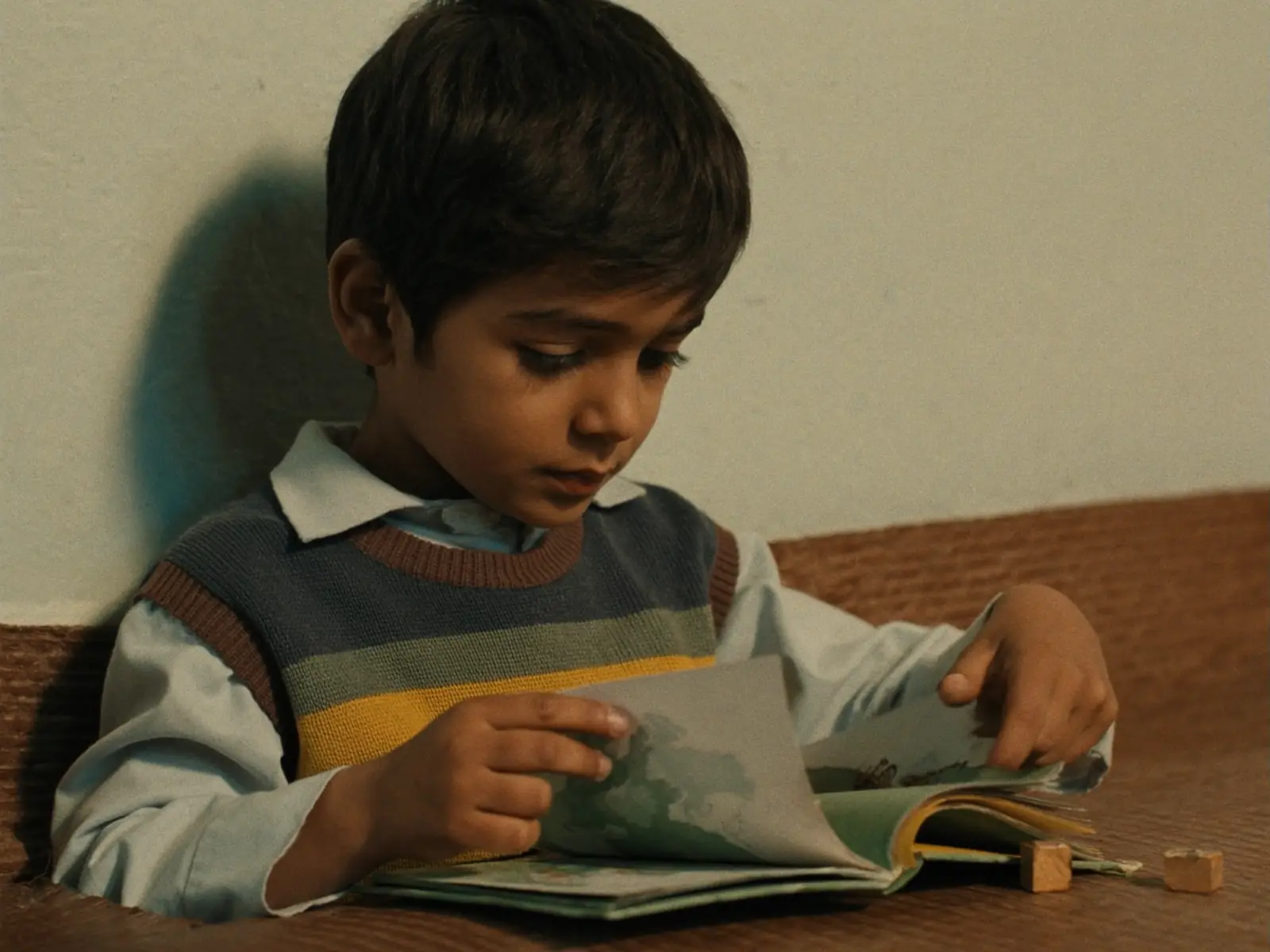 Tasveer ki kitab dekhte bachay ka illustrative AI-generated manzar
